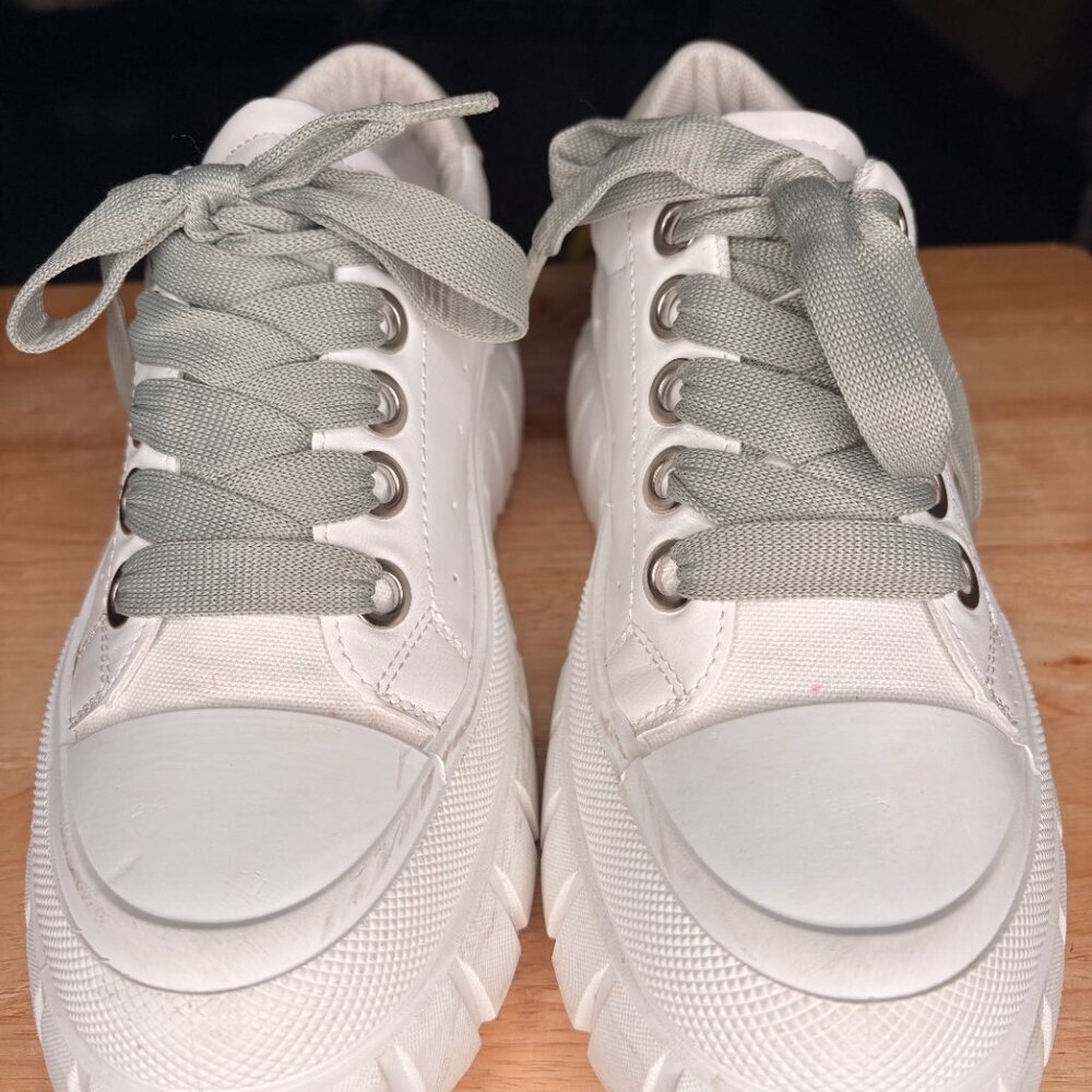 Qupid platform sneakers | women sz 40 | white gray | GUC - Picture 5 of 8